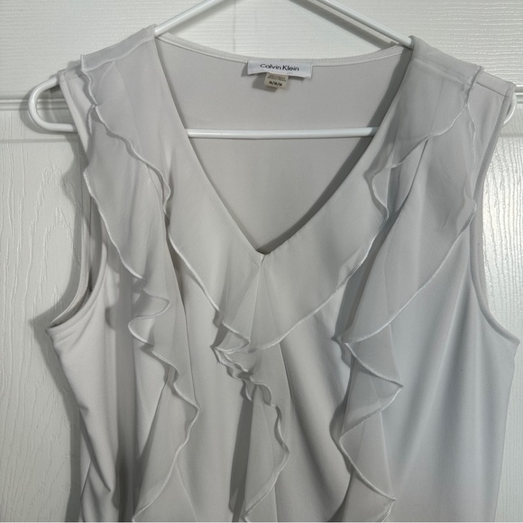 Calvin Klein sz Med. white slvless ruffled v-neck top, feminine, flowy - Picture 9 of 10